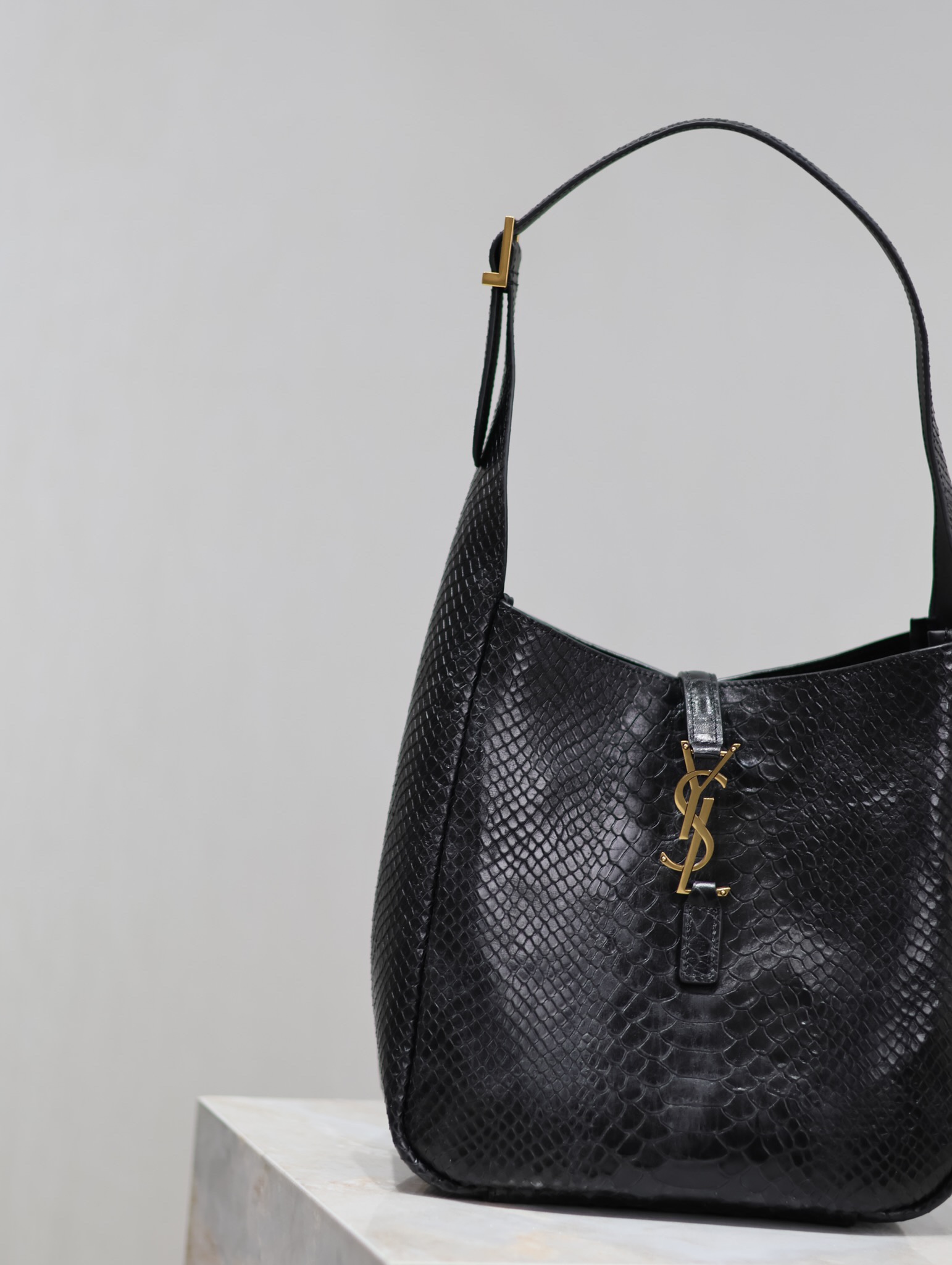 Yves Saint Laurent LE 5A7 Underarm Bag 713938
