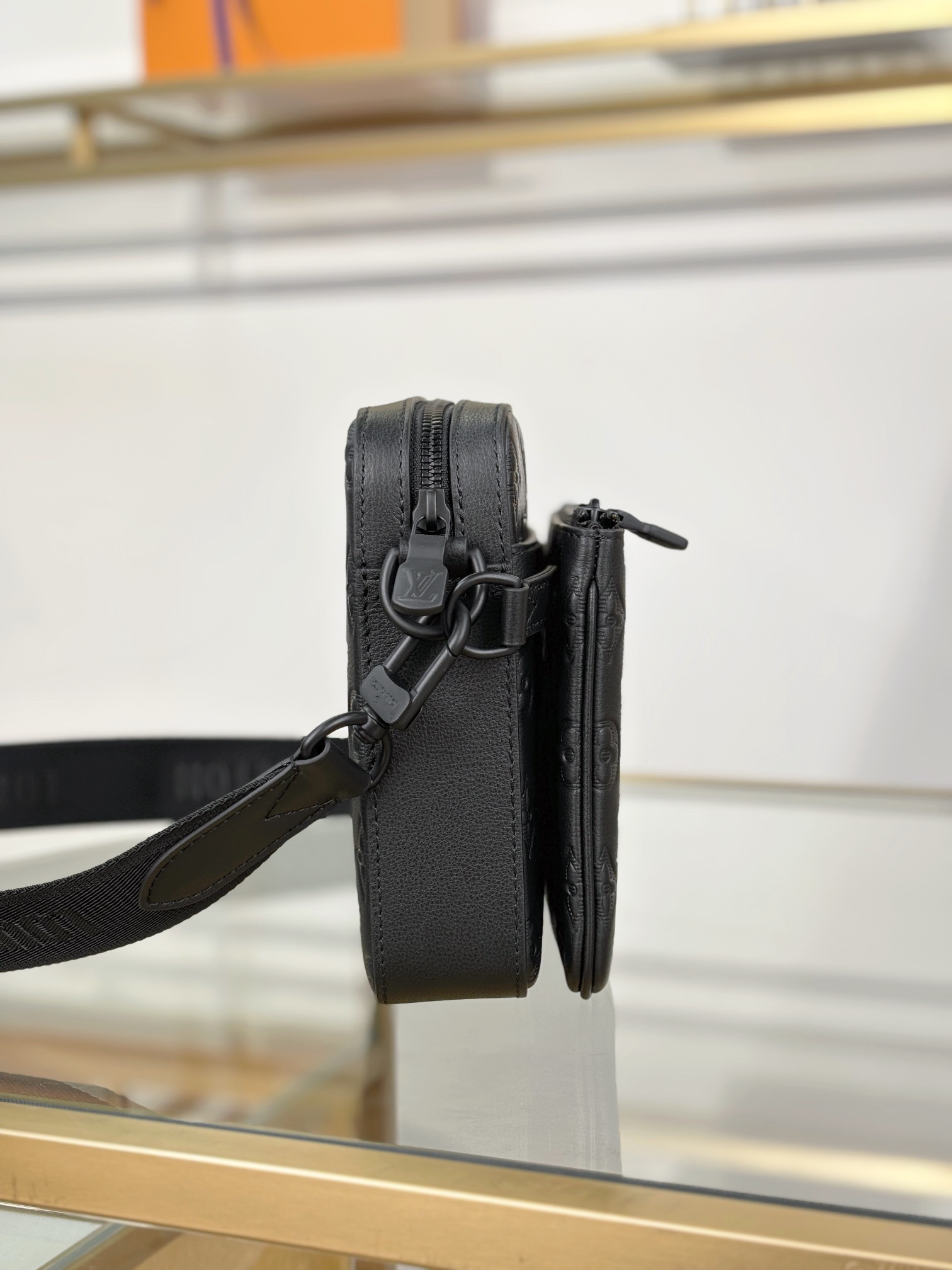 Louis Vuitton TRIO Messenger Bag M46602