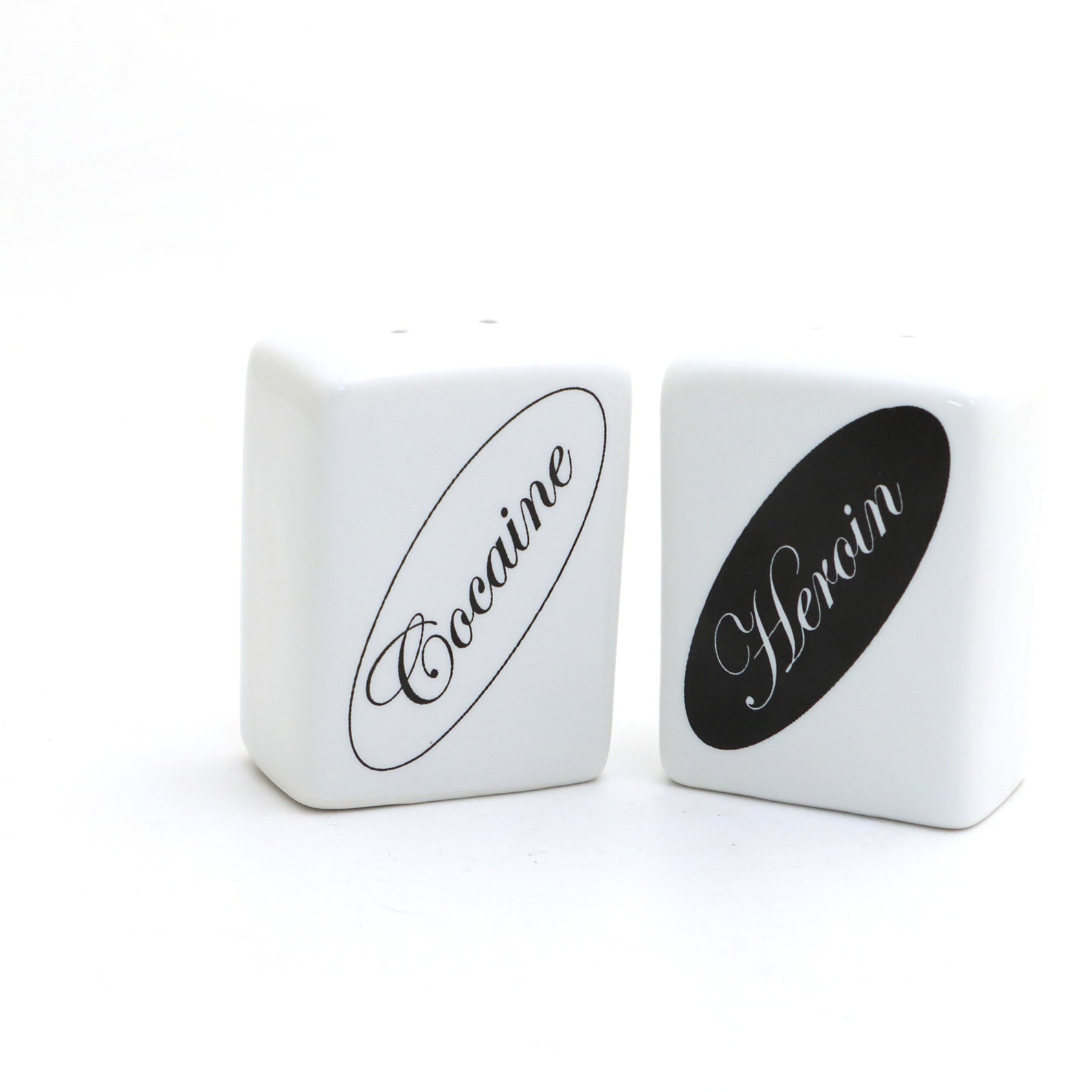Funny salt and pepper shakers | Jaw-dropping gift