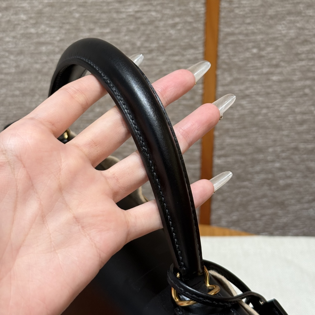 Hermès Kelly 89Noir Handbag (Handmade to Order)
