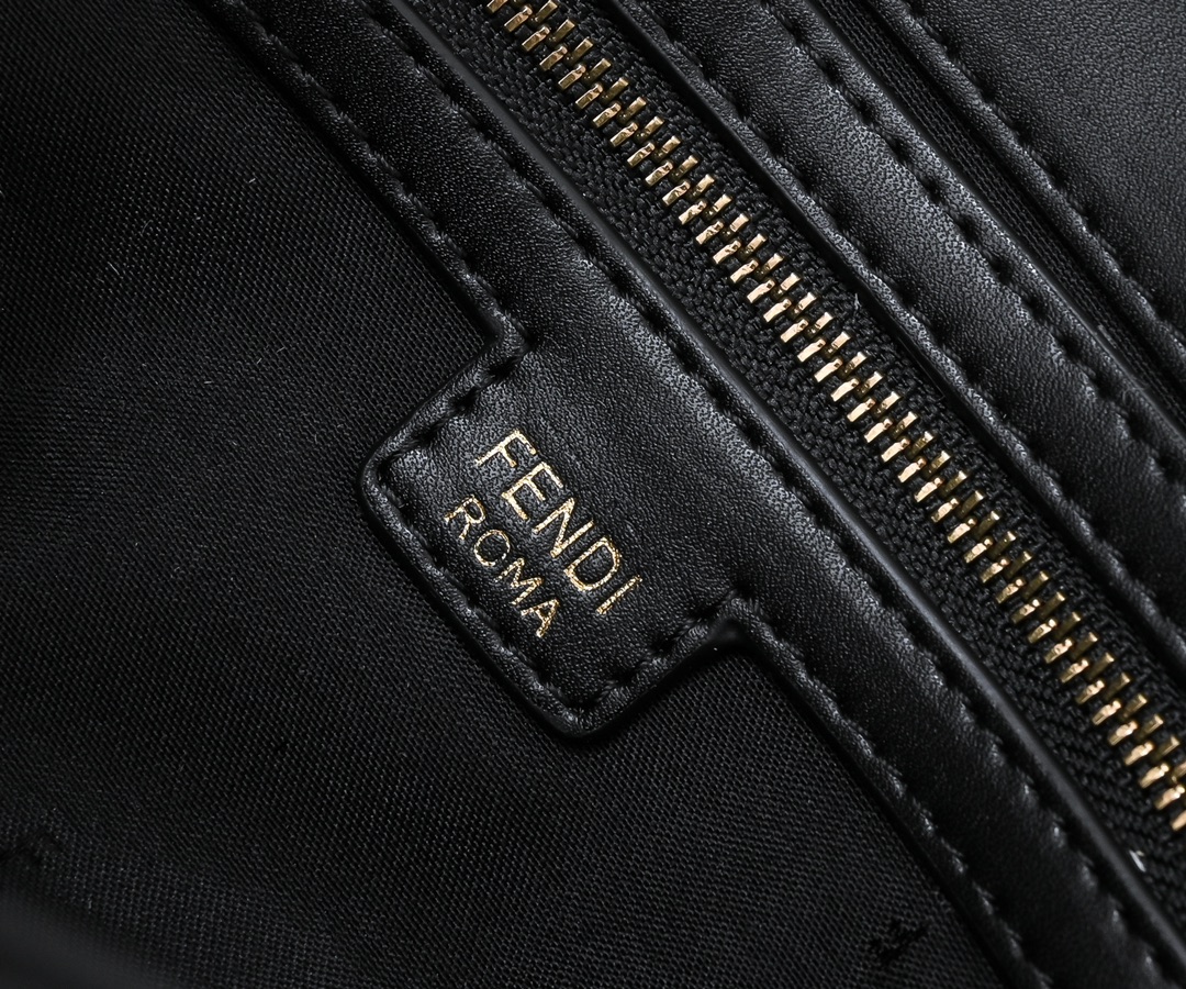 FENDI Baguette Handbag 6608