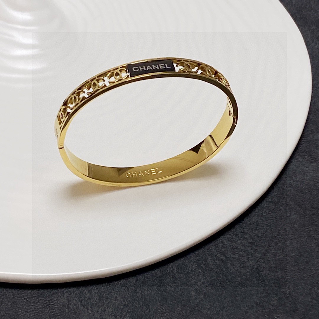 Chanel hollow bracelet