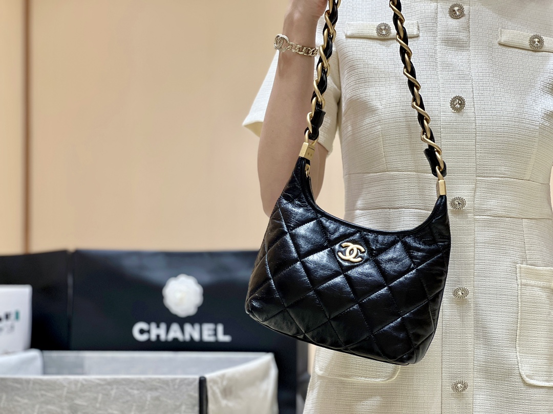 Chanel 24A Haute Couture Hobo Bag AS4922