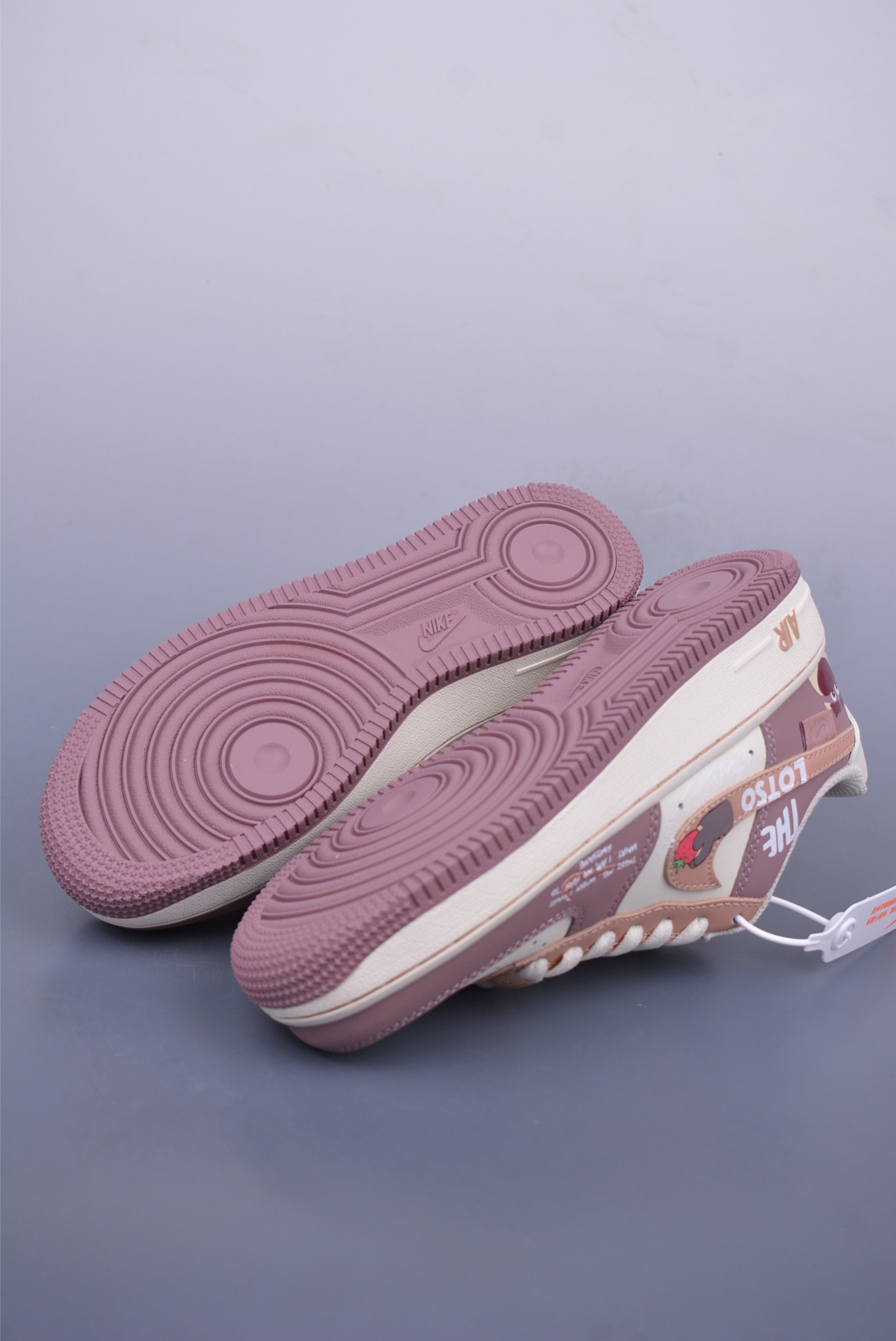 Nike Air Force 1 07 Low Sneakers Strawberry Bear DB3301-551