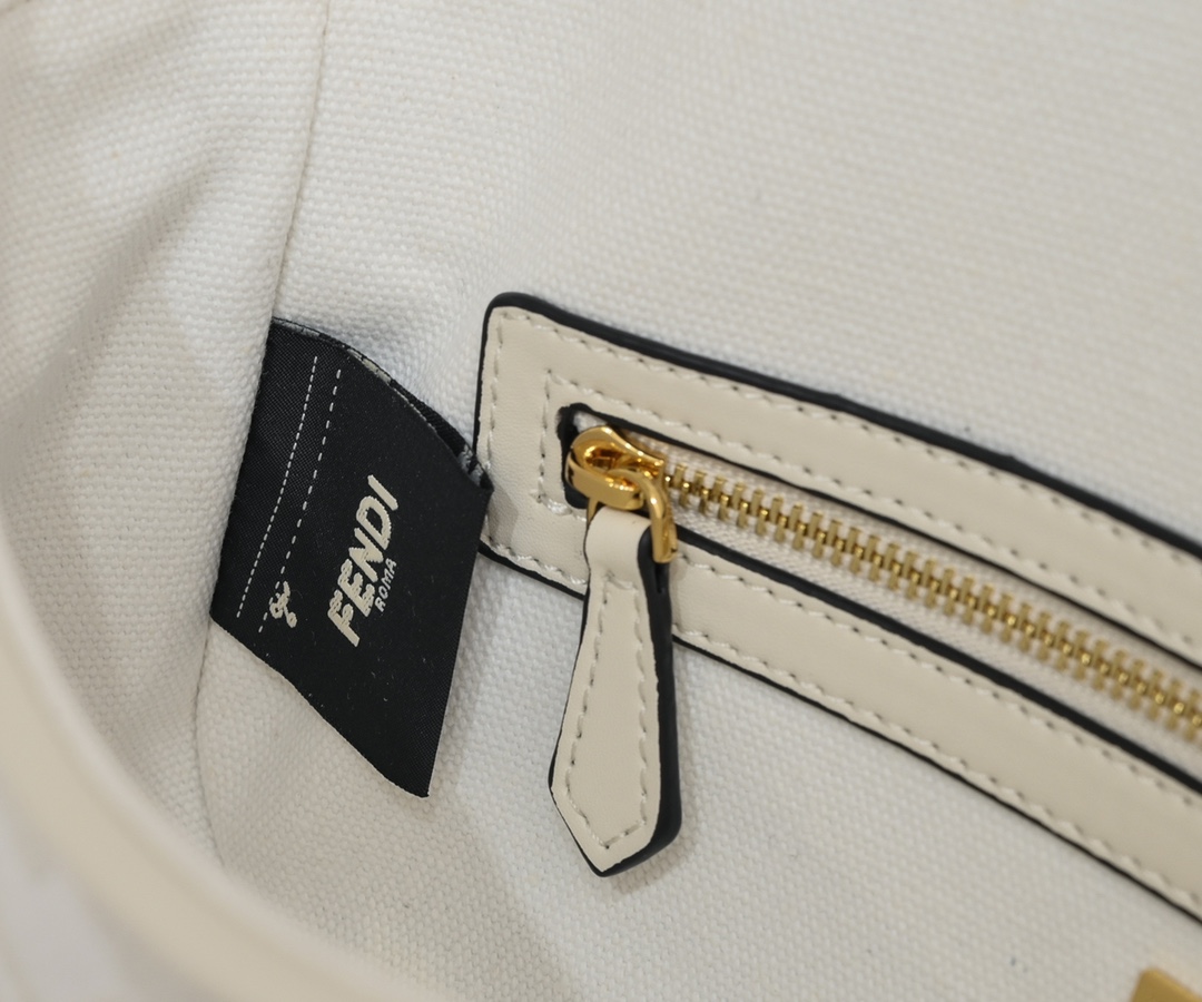 FENDI Baguette Shoulder Bag 1002