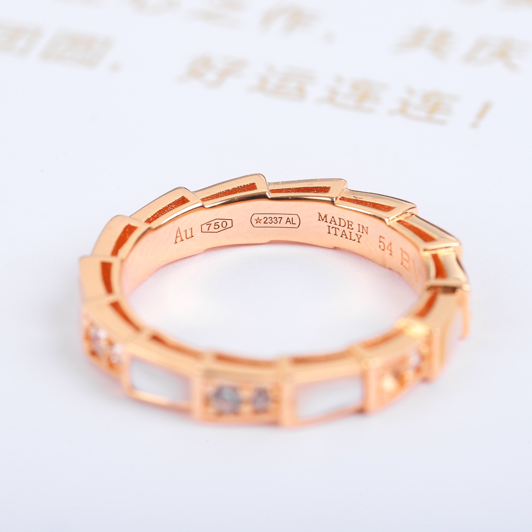Bulgari Serpenti series mother-of-pearl diamond ring