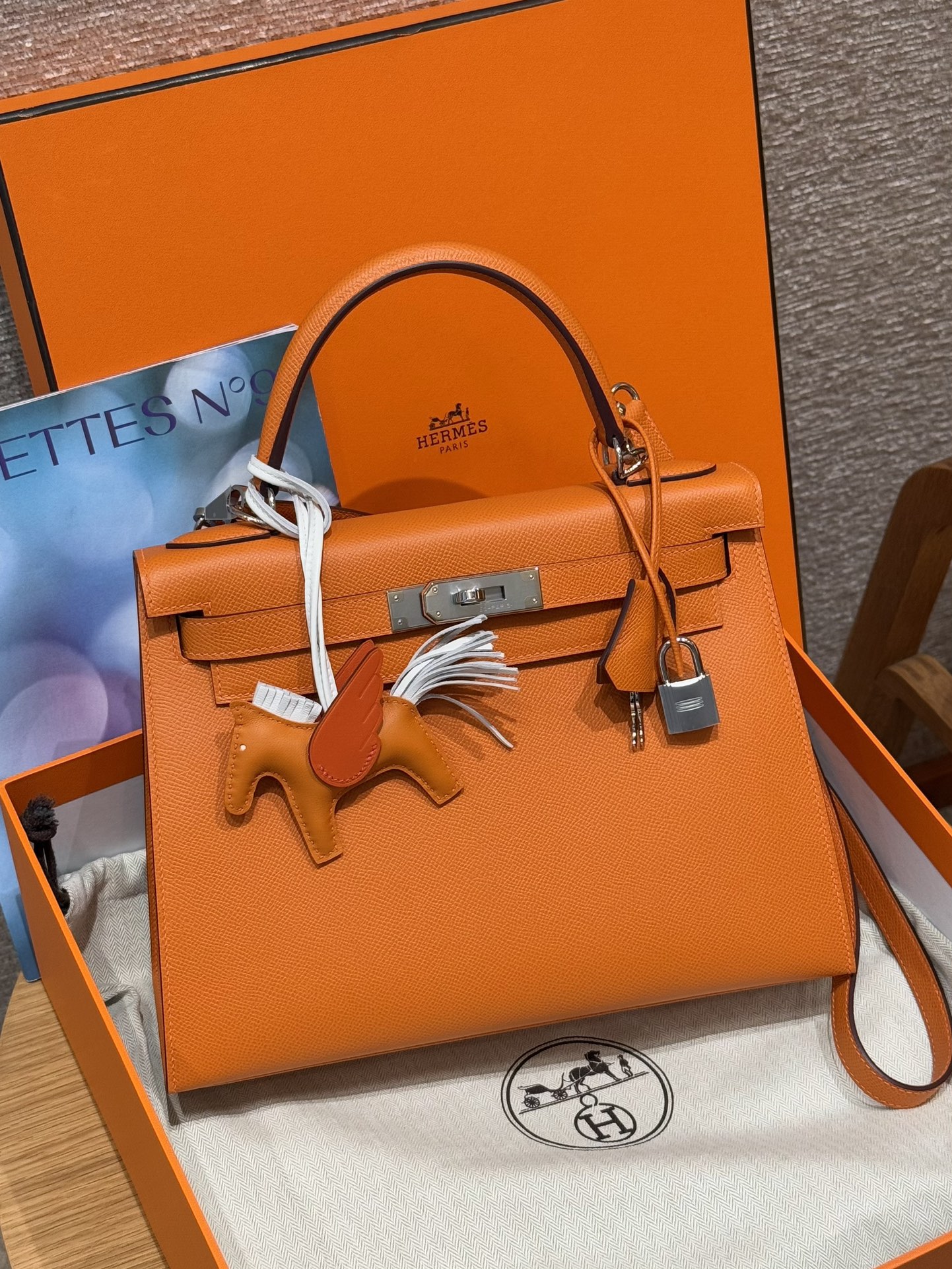 Hermès Kelly 93 Orange Handbag (Handmade to Order)