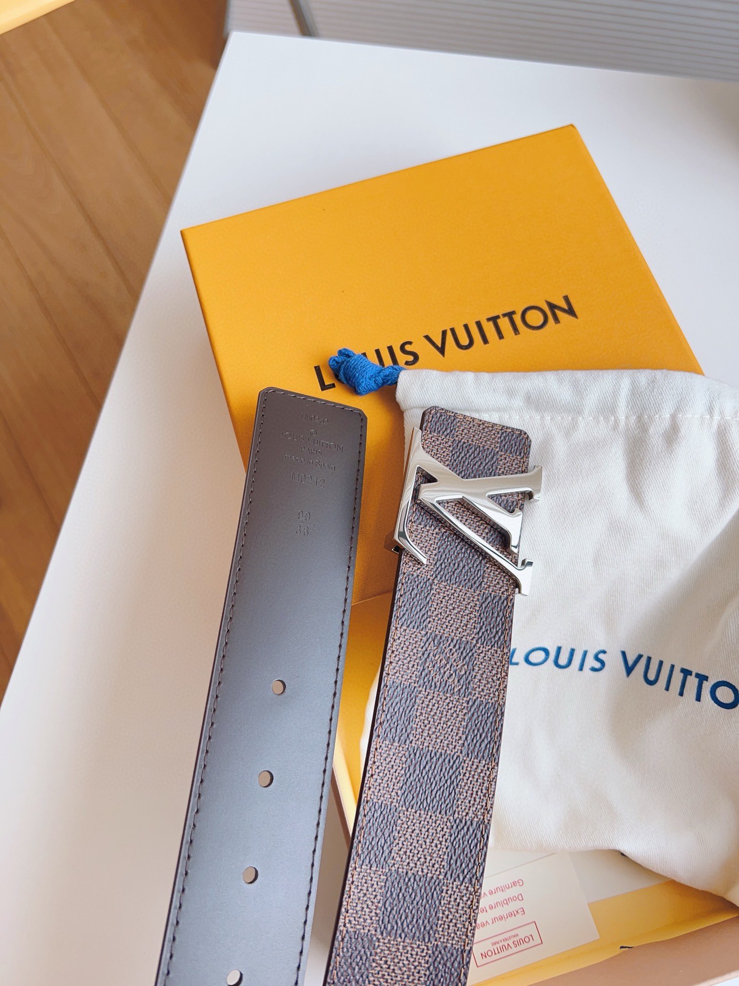 Louis Vuitton Men's Old Fashioned Cowhide Belt 4CM Width
