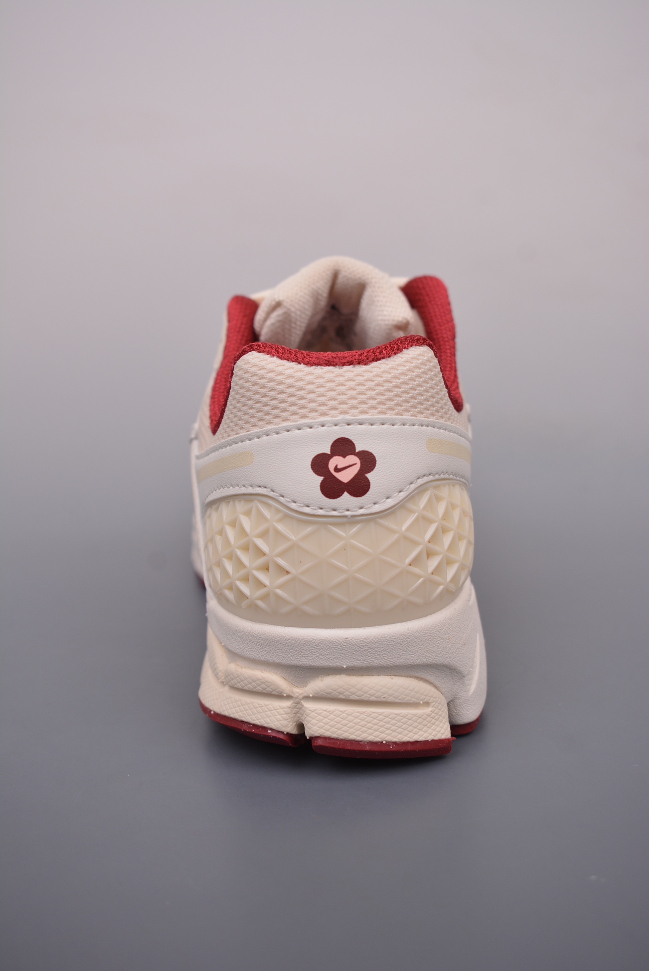 Nike Zoom Vomero 5 Valentine's Day HF0737-111