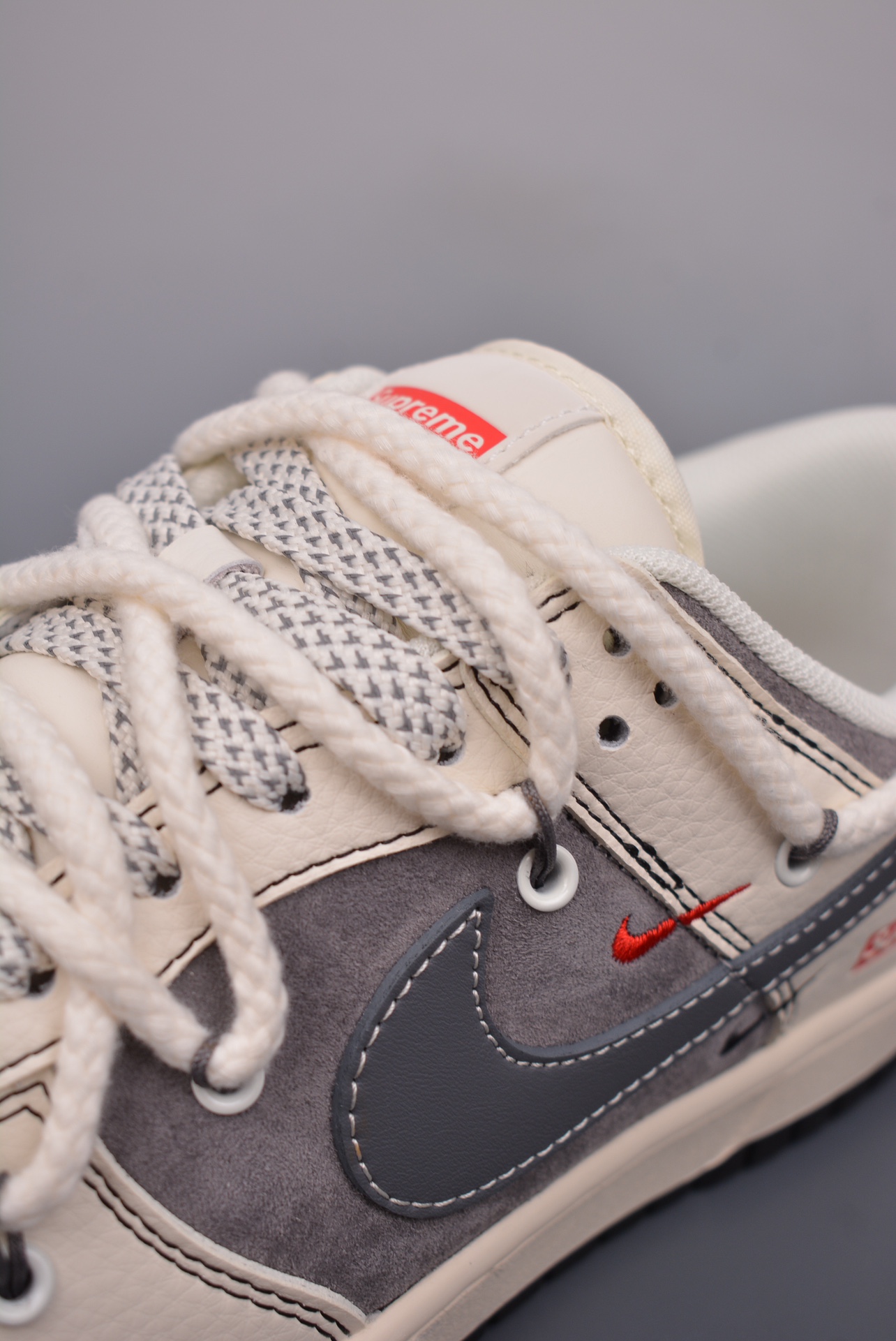 Supreme x Nike By You SB Dunk Low Retro SP Supreme Off-White Dark Grey YX5066-210
