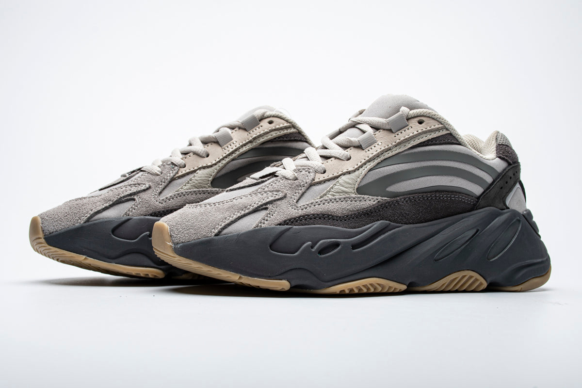 700V2