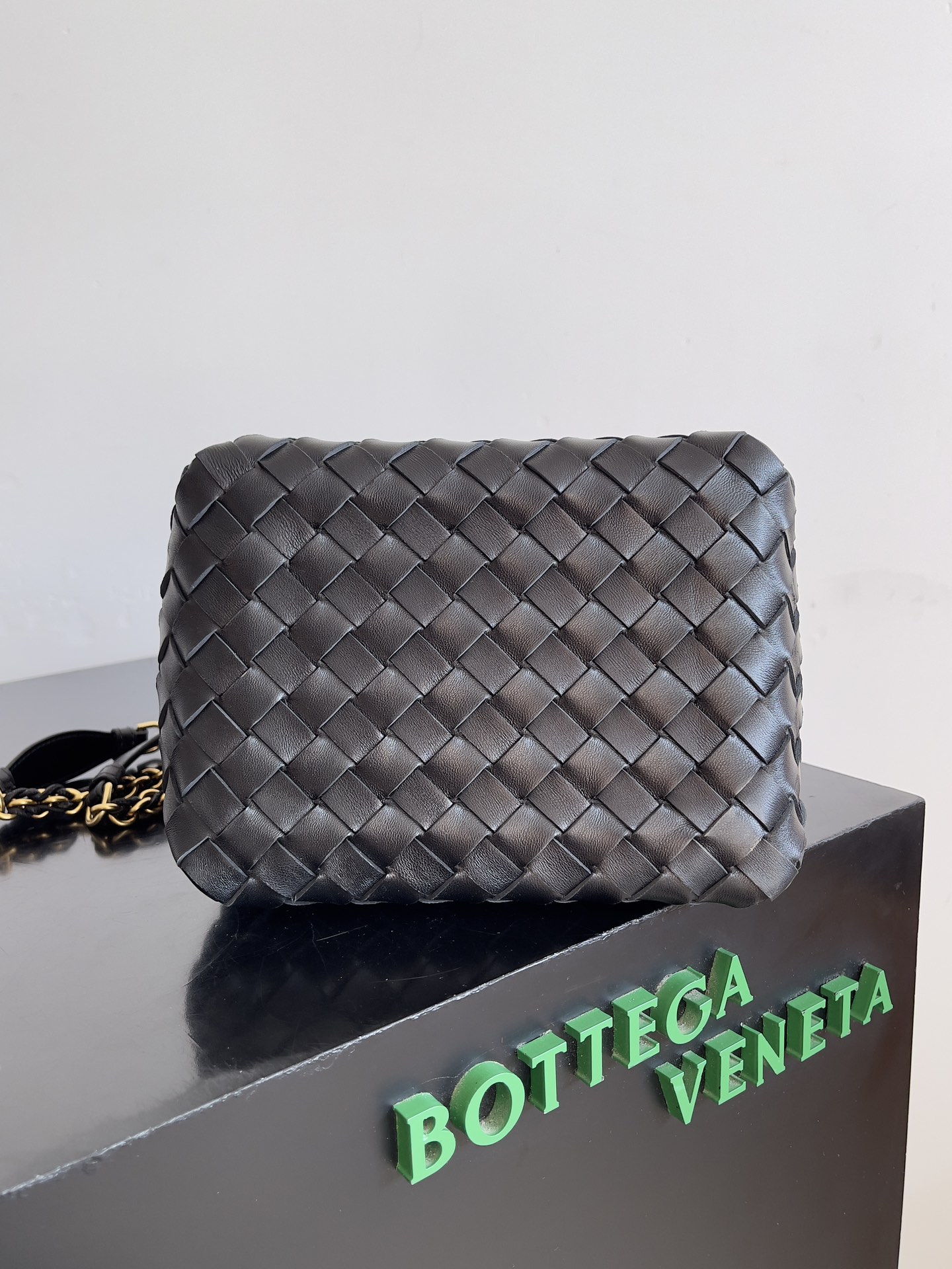 BOTTEGA VENETA New Chain Parachute Bag 817175