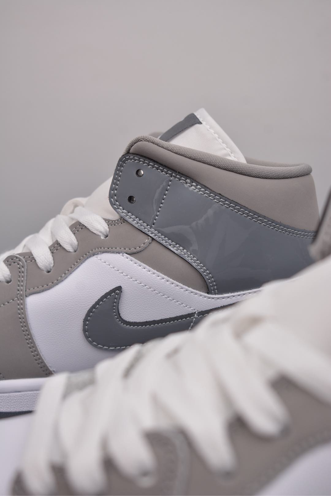 Air Jordan 1 Mid Off-White HF3216-100