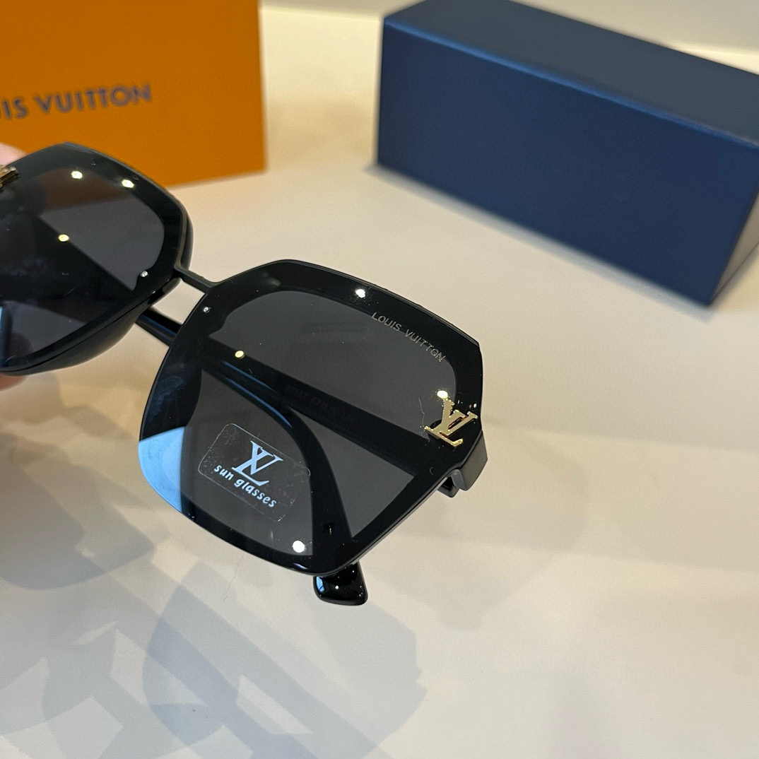 Louis Vuitton square-frame sunglasses