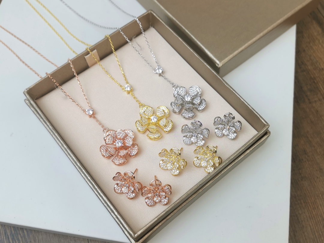 Bulgari rotating diamond flower necklace