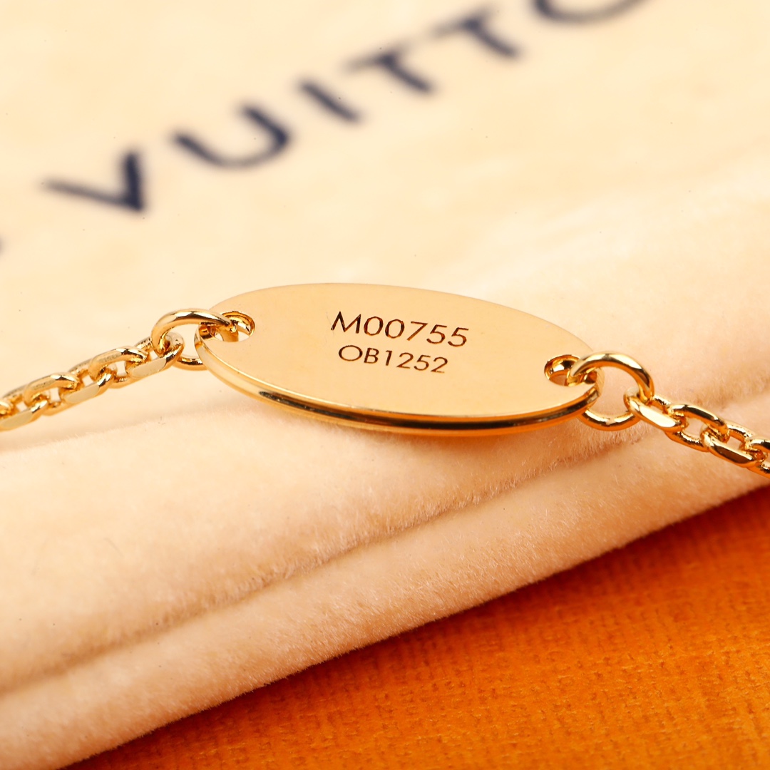 Louis Vuitton trendy logo necklace