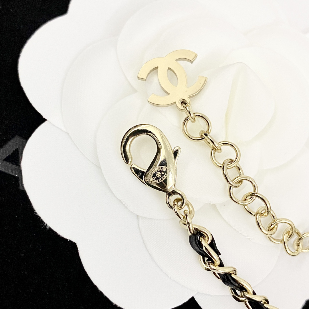 CHAN 24 round pearl black leather triple chain