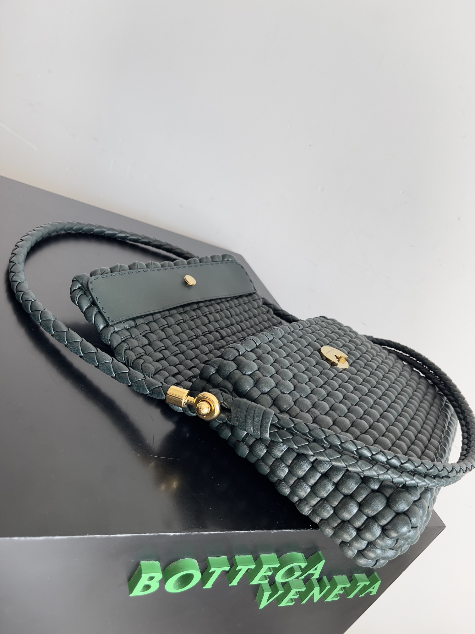 Bottega Veneta Swing Handbag 764073