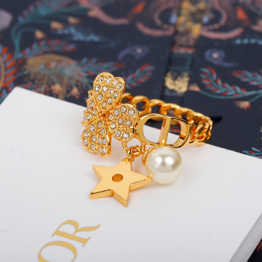Dior CD four-leaf clover diamond ring