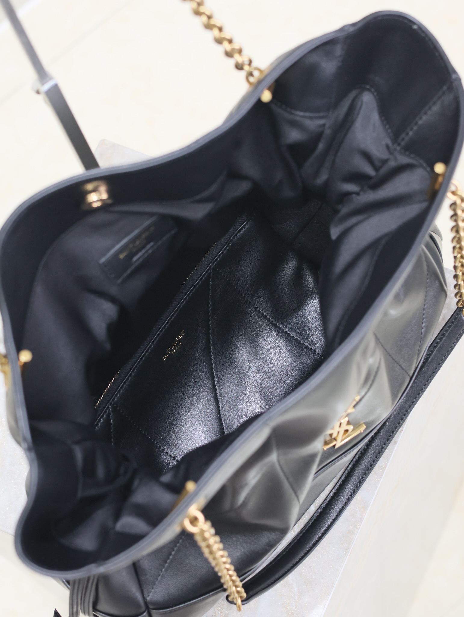 Yves Saint Laurent Jamie 4.3 Large CHON Bucket Bag 809824