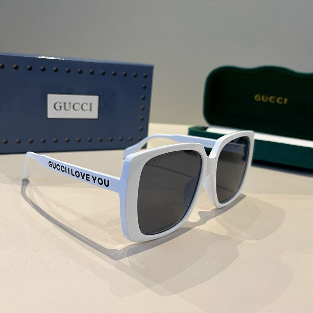 Gucci Round Frame Sunglasses