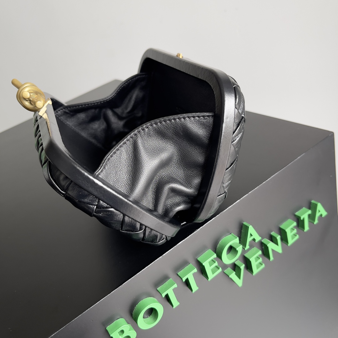 Bottega Veneta Knot woven evening bag 717622