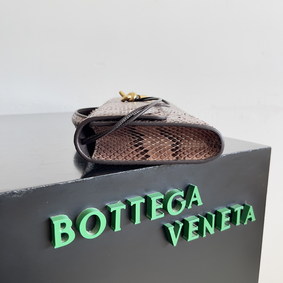 Bottega Veneta andiamo clutch 794945