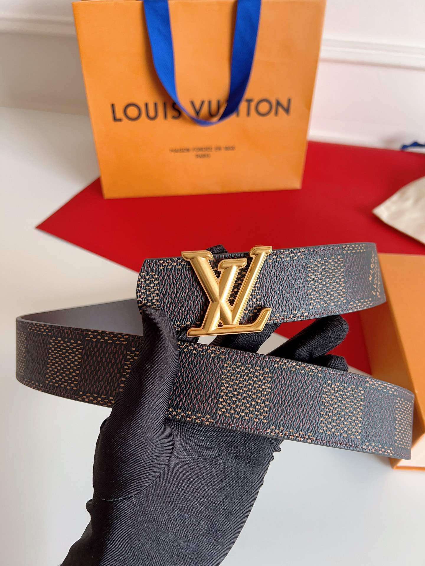 Louis Vuitton classic monogram leather belt 4CM wide