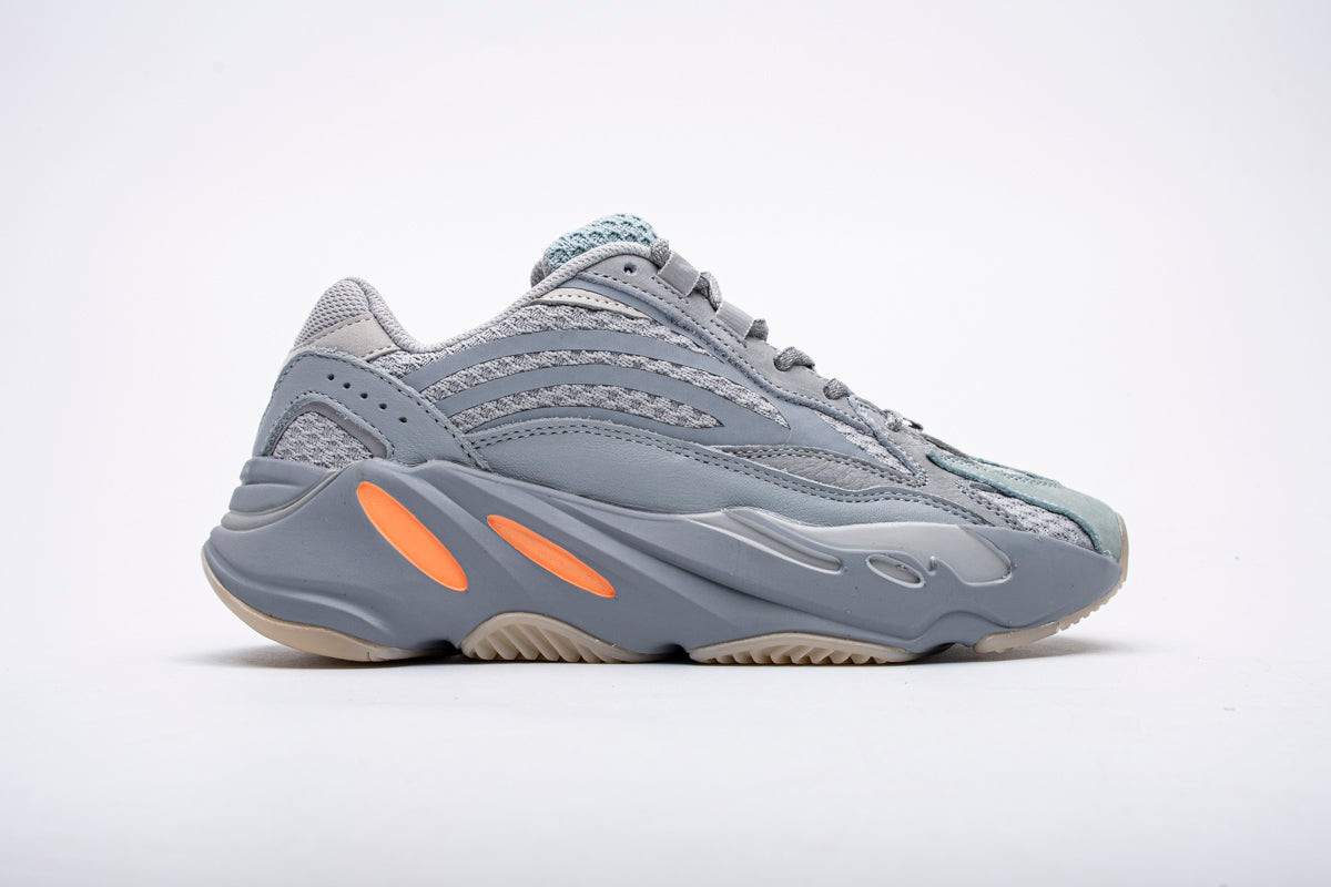 700V2