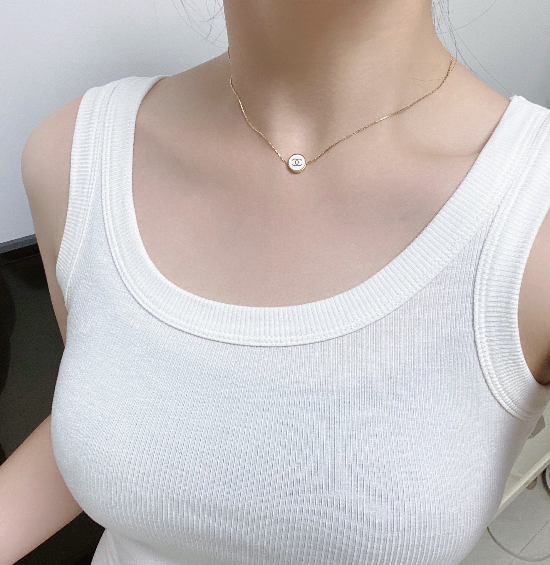 Chanel black and white two-sided thin necklace