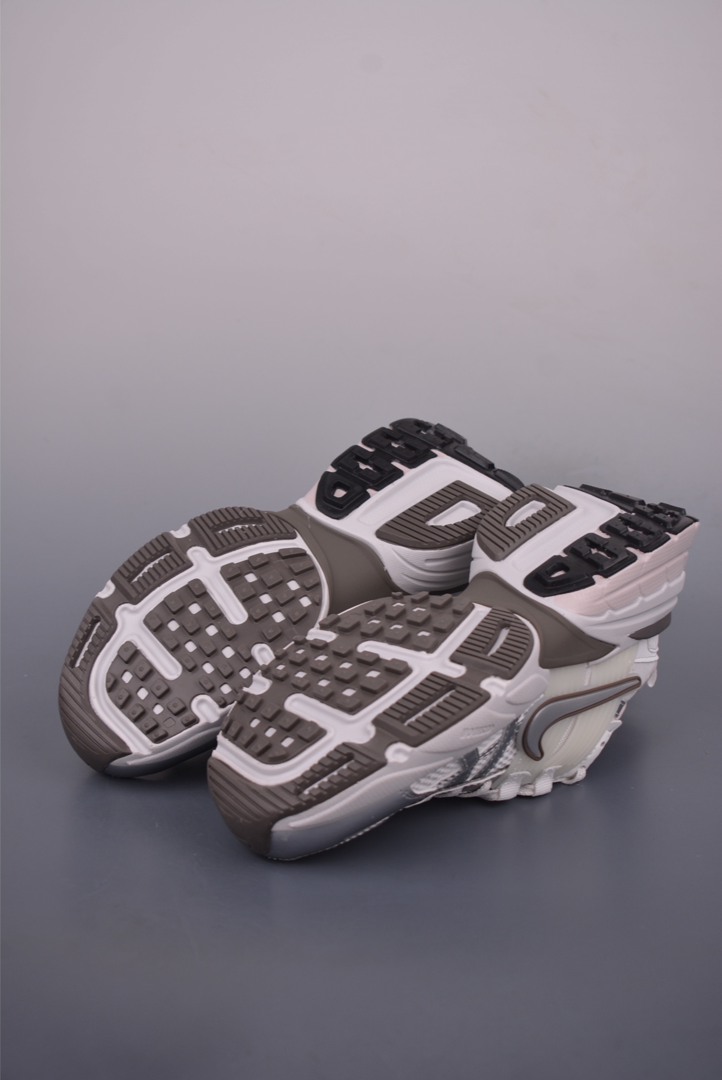 NIKE V2K Runtekk 