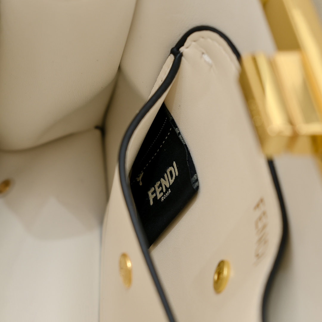 FENDI BAGUETTE Medium Handbag 3318