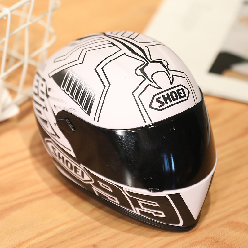 Model helmet car ornaments