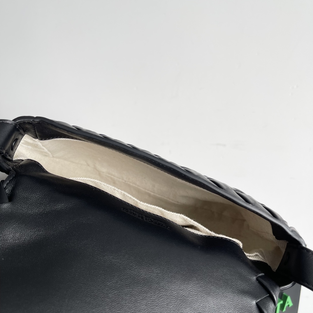 Bottega Veneta Cobble Bag 755659