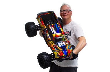 X-MAXX 4x4 new 8S version RTR complete set with 2x 4S / 5000 mAh batteries + Dual charger 2x120W