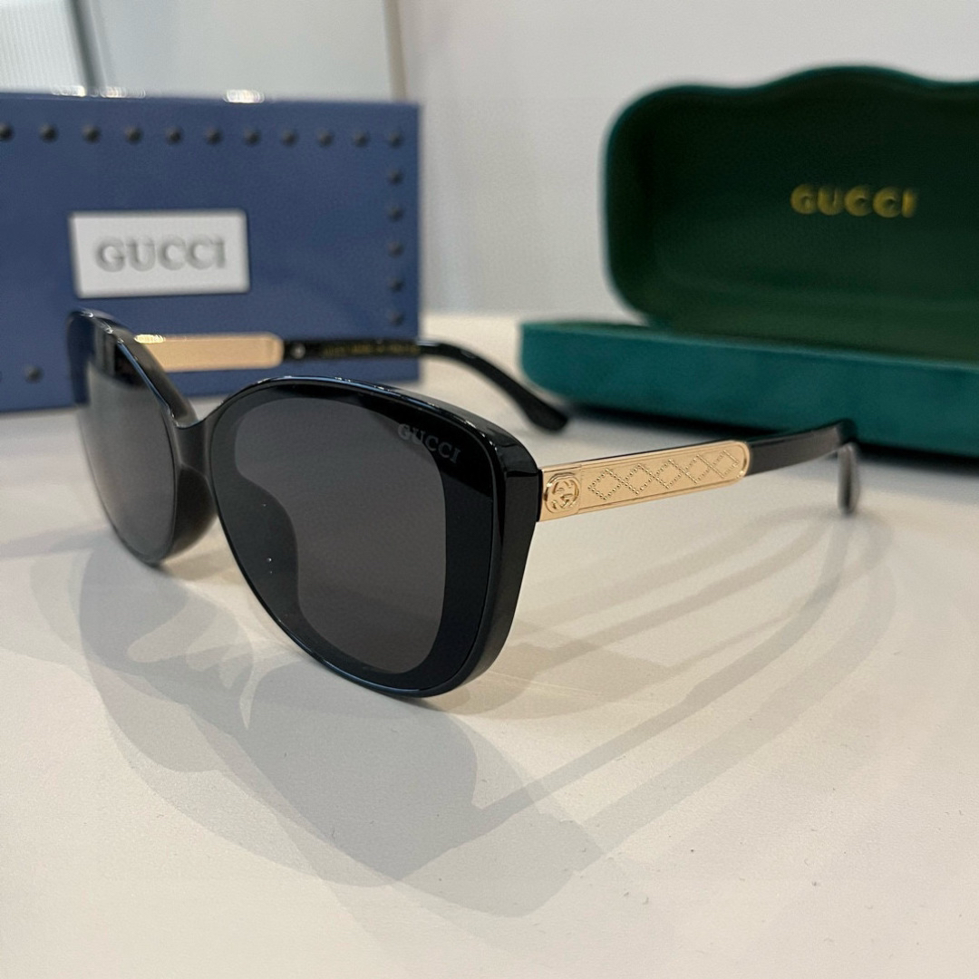 Gucci Round Frame Sunglasses