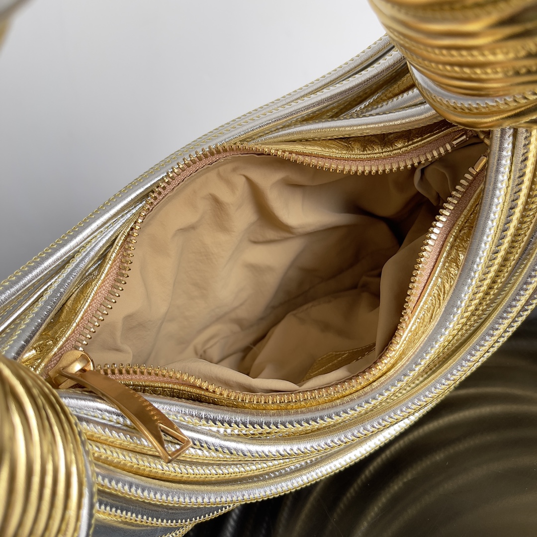 Bottega Veneta tubular leather jodie handbag 755540