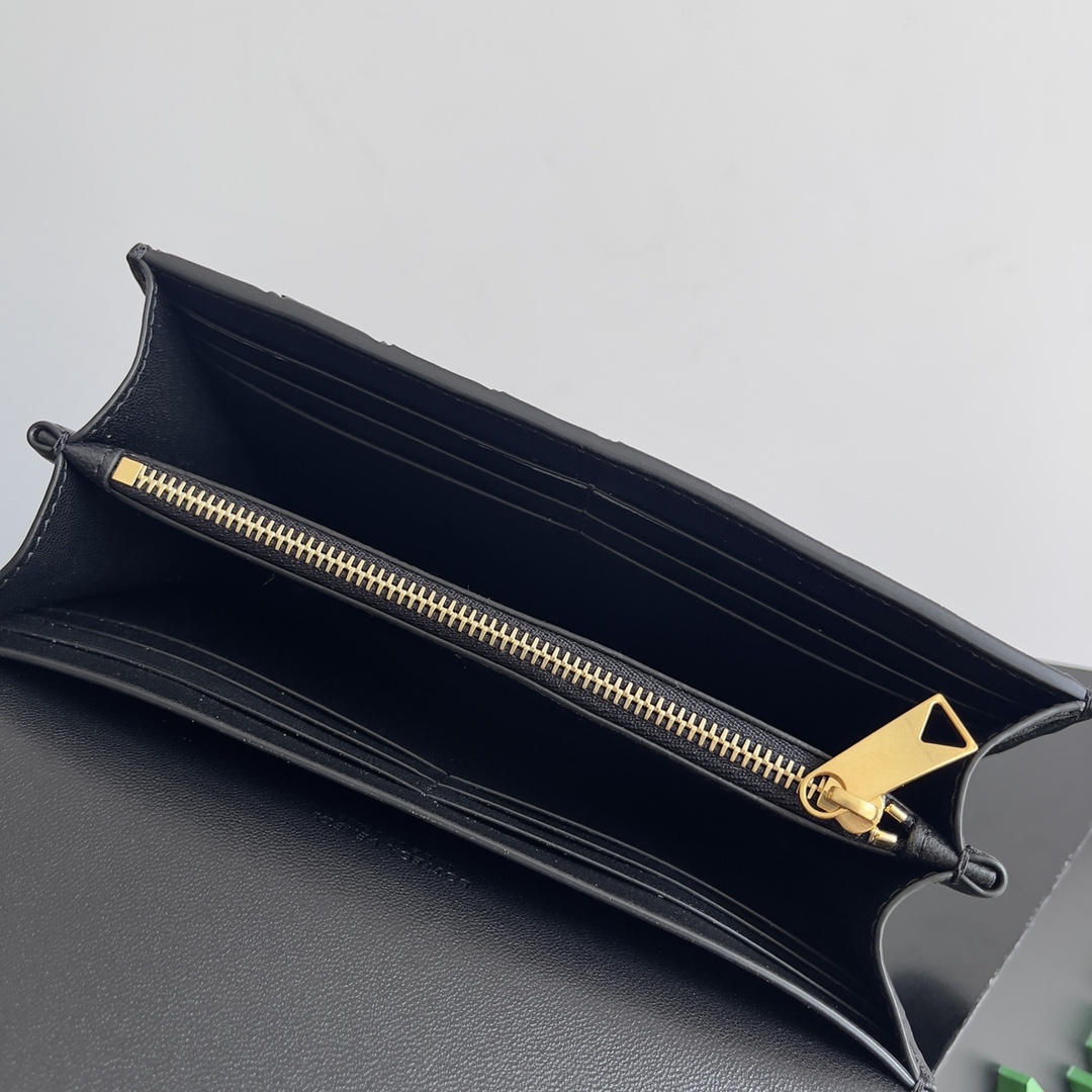 Bottega Veneta Andiamo Clutch Wallet 741504