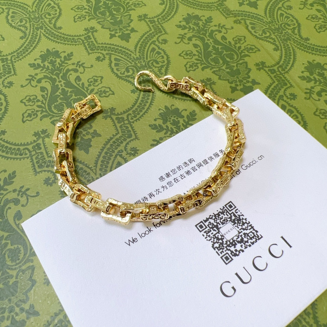 Gucci gold-tone square chain bracelet