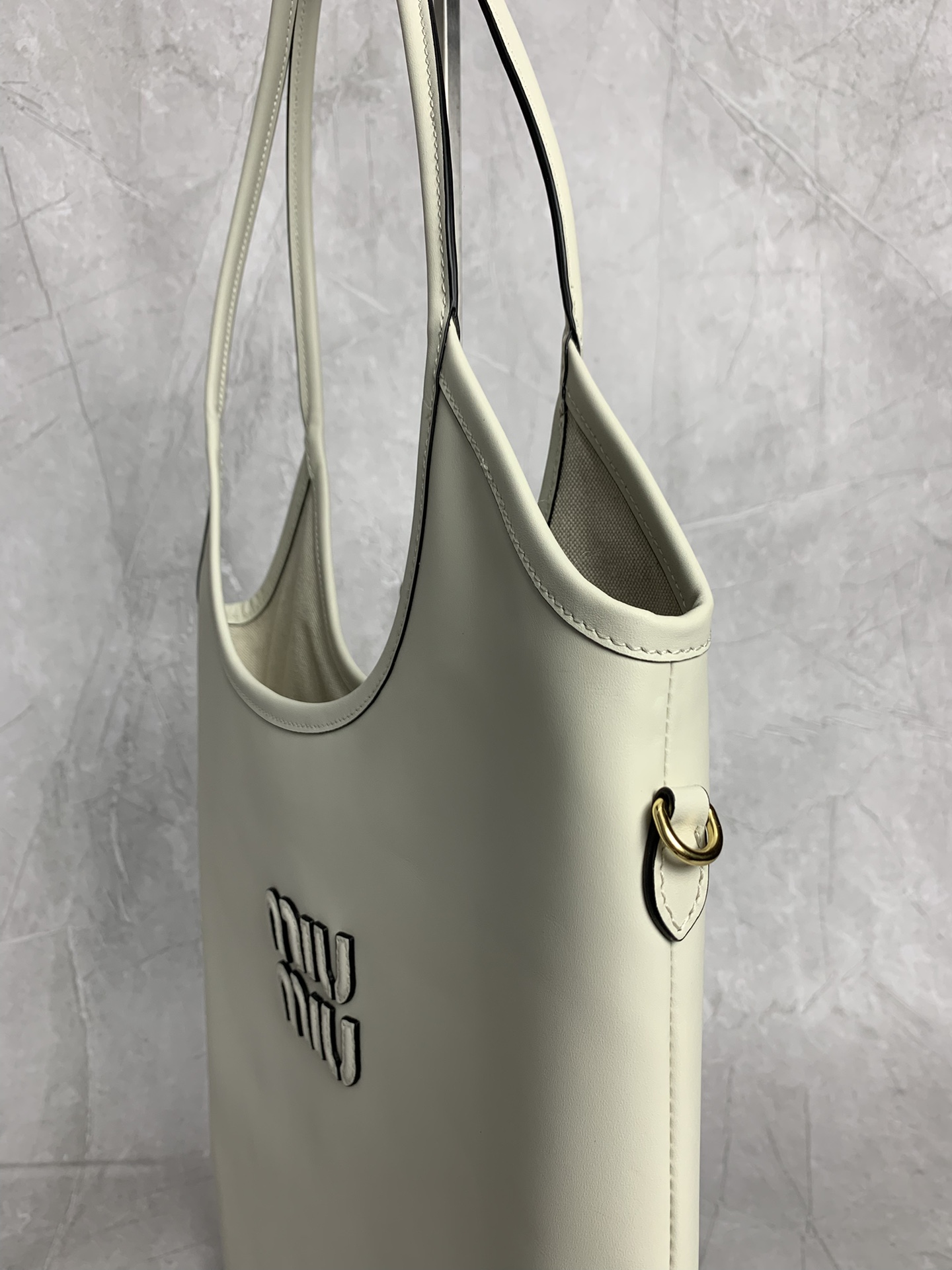 Miu Miu hobo tote 5BG231