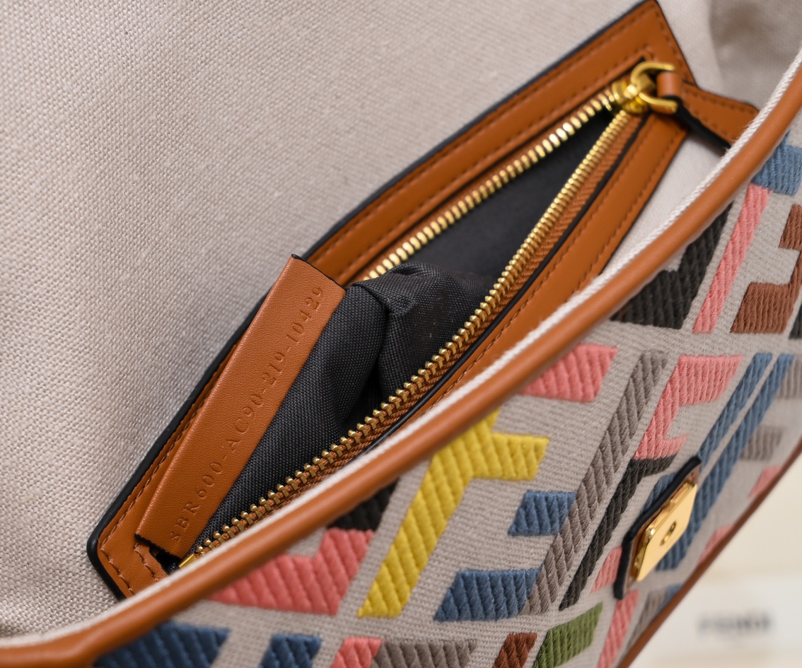 FENDI Baguette Shoulder Bag 1002