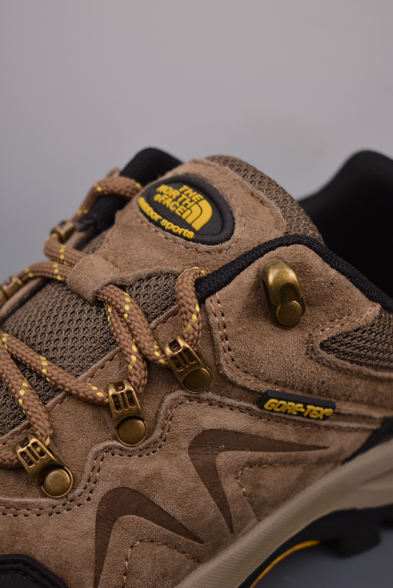The North Face Hedgehog Sneaker suede brown black yellow BM5336