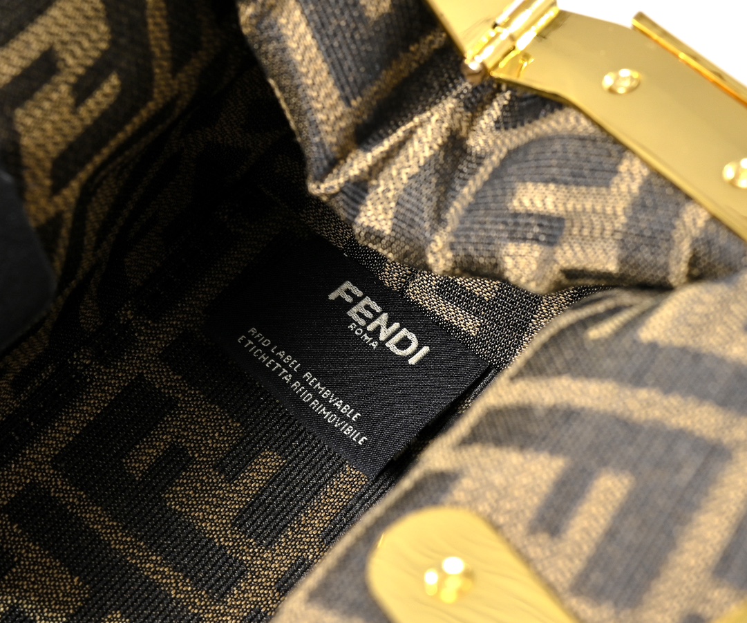 FENDI First Shoulder Bag 80016