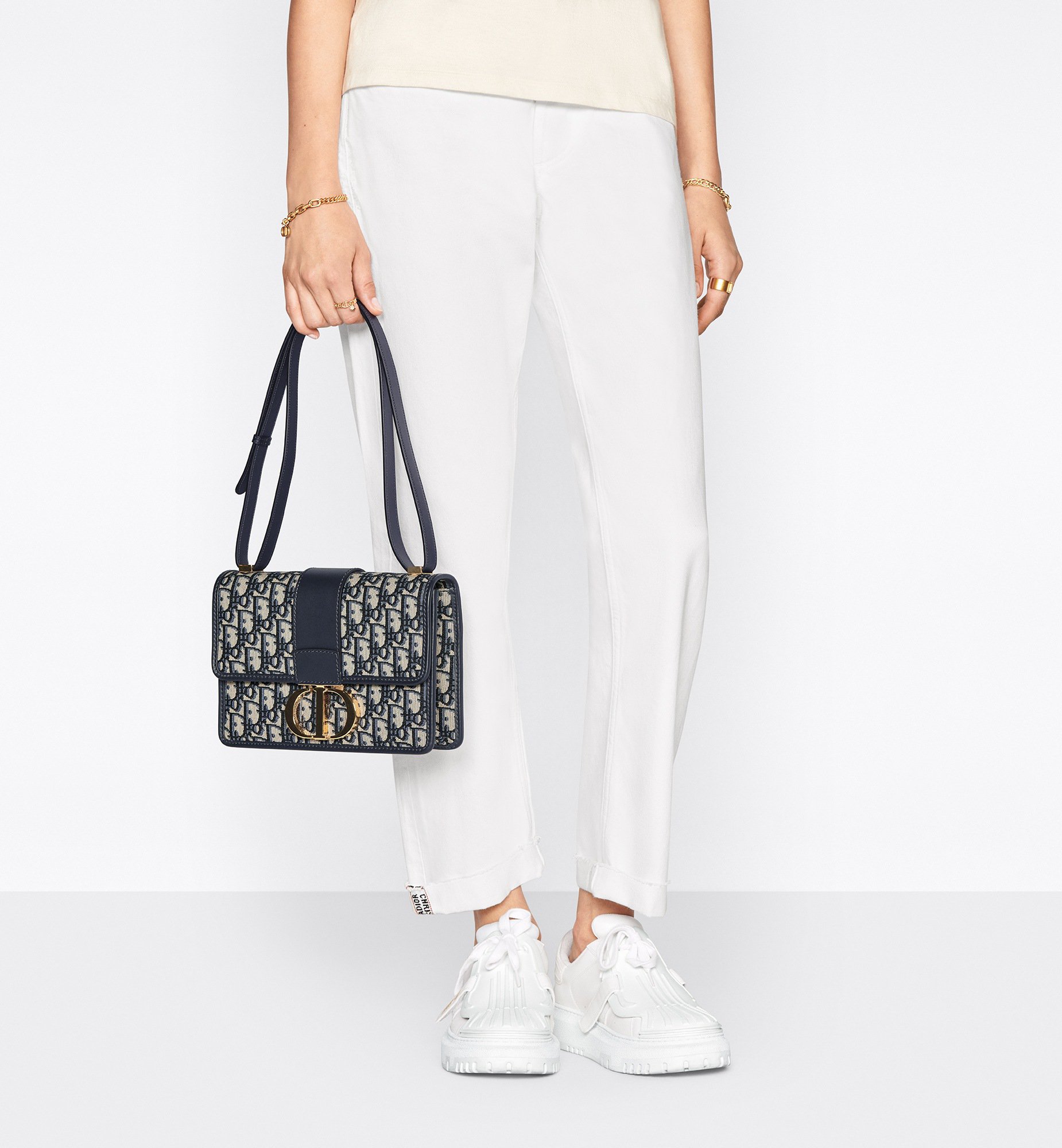 Dior 30 Montaigne Handbag M9203UTZQ_M928