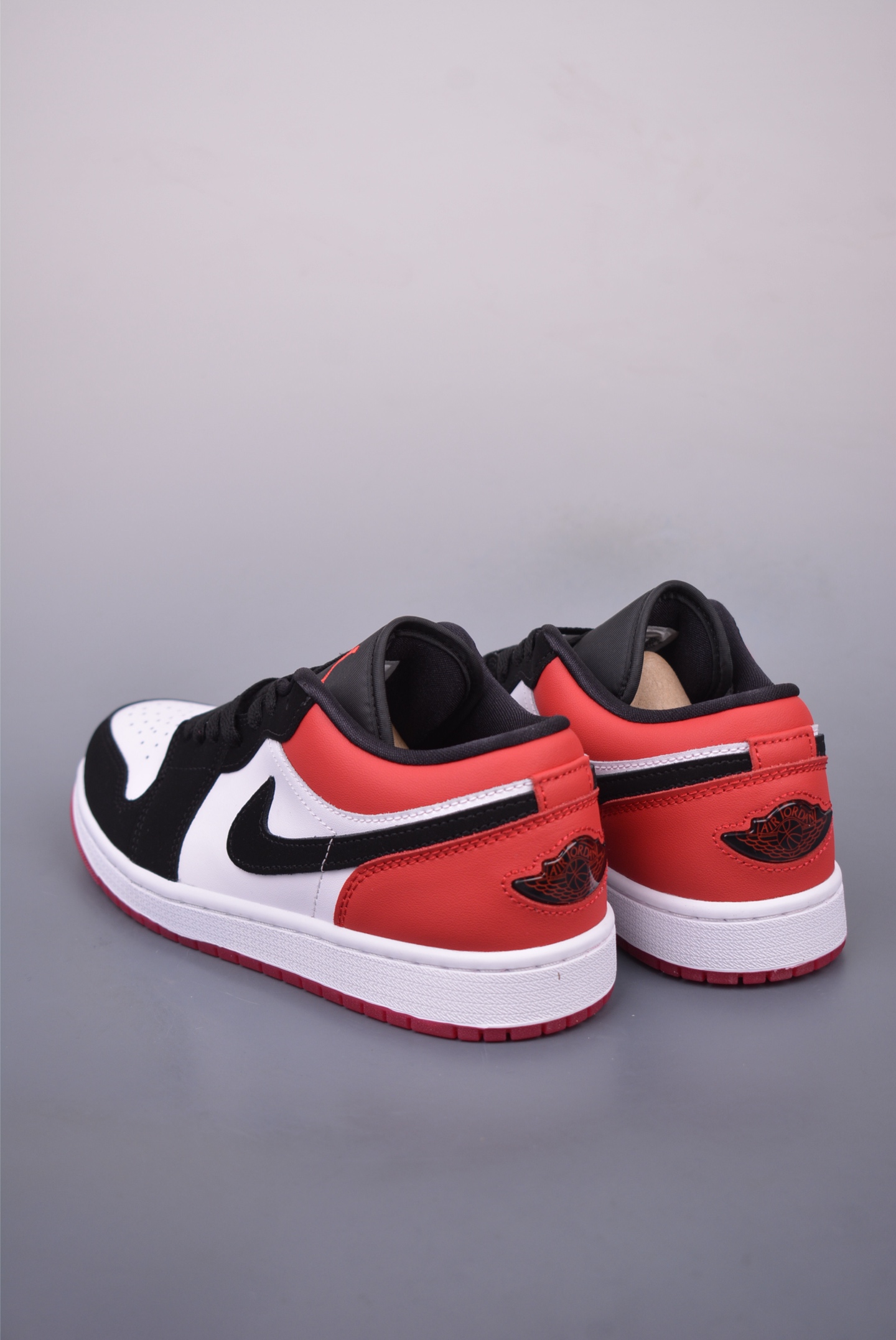 Nike Air Jordan 1 LowAJ1 basketball shoes New Black and White Red Toe IB8971-106