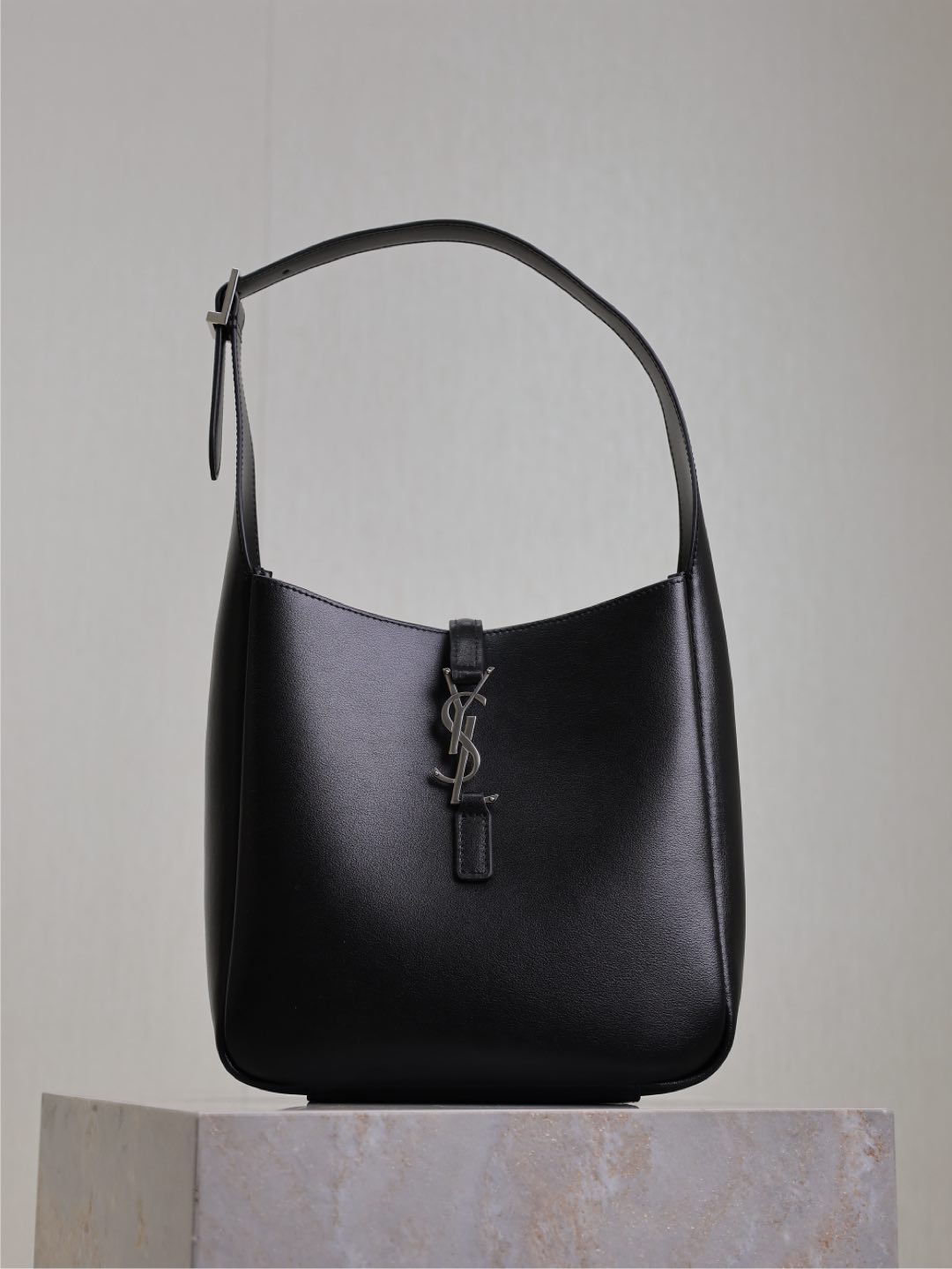 Yves Saint Laurent LE 5A7 Underarm Bag 713938