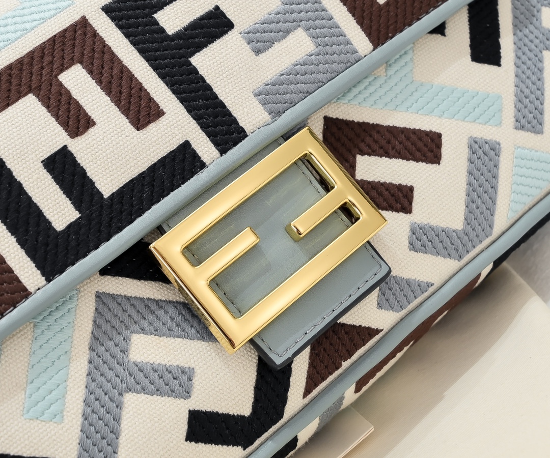FENDI Baguette Shoulder Bag 1002
