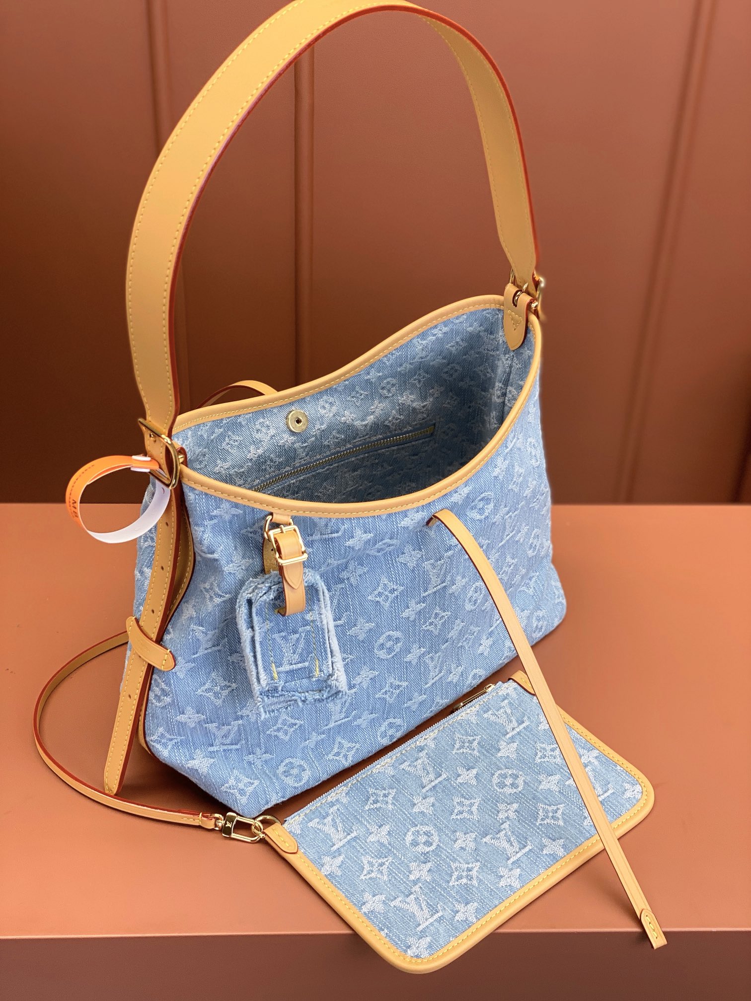 Louis Vuitton CARRYALL Small Handbag M11462