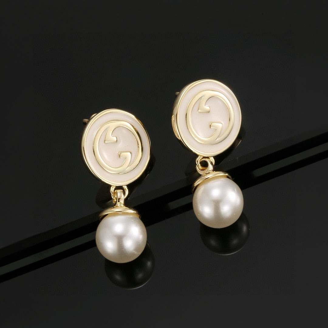 GUCCi Pearl Earrings
