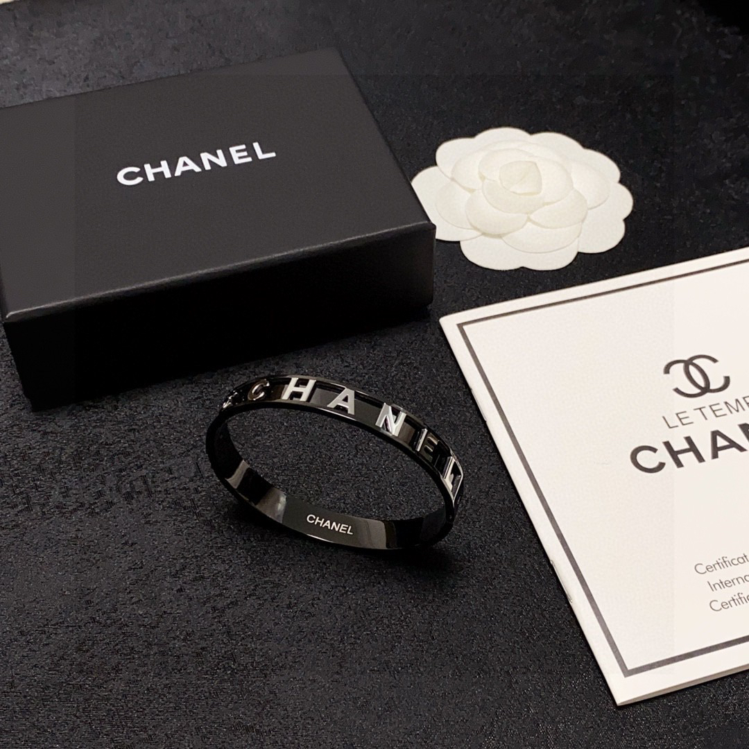 Chanel narrow version engraved letter charcoal black bracelet